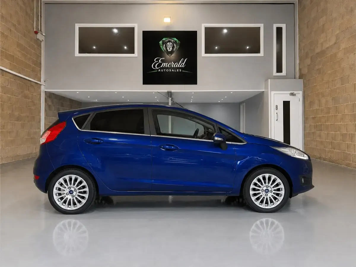 Used Ford Fiesta Titanium 120 HP (88 kW) 2014 Blue Hatchback