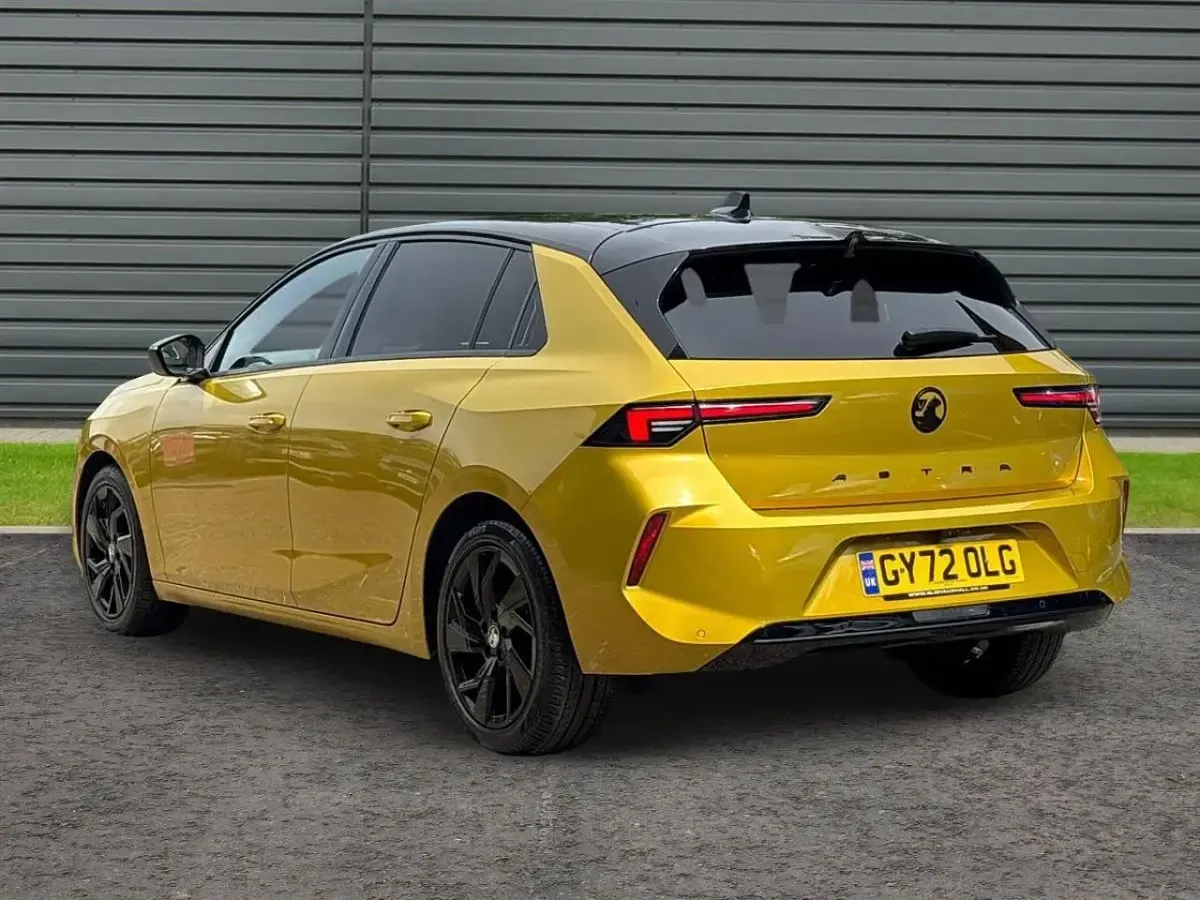 Used Vauxhall Astra GS Line 128 HP (94 kW) 2022 Yellow Hatchback