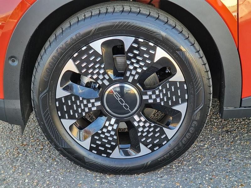 Used Fiat 600 La Prima 114 kW (156 HP) 2024 Orange Hatchback