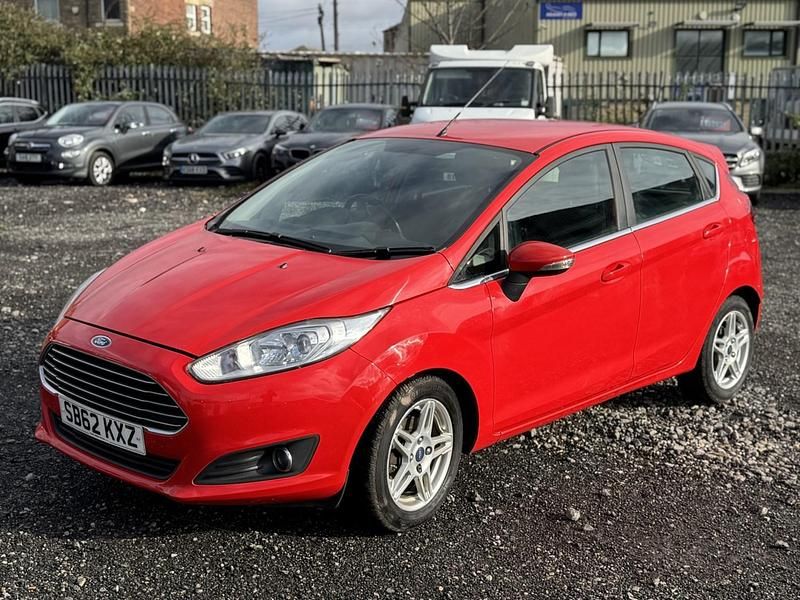 Used Ford Fiesta Zetec 82 HP (60 kW) 2012 Red Hatchback