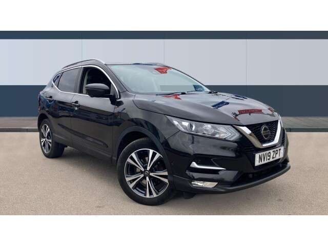 Black Used 2019 Nissan Qashqai N-Connecta SUV | £12,109 (Fair price) - Image 1/4