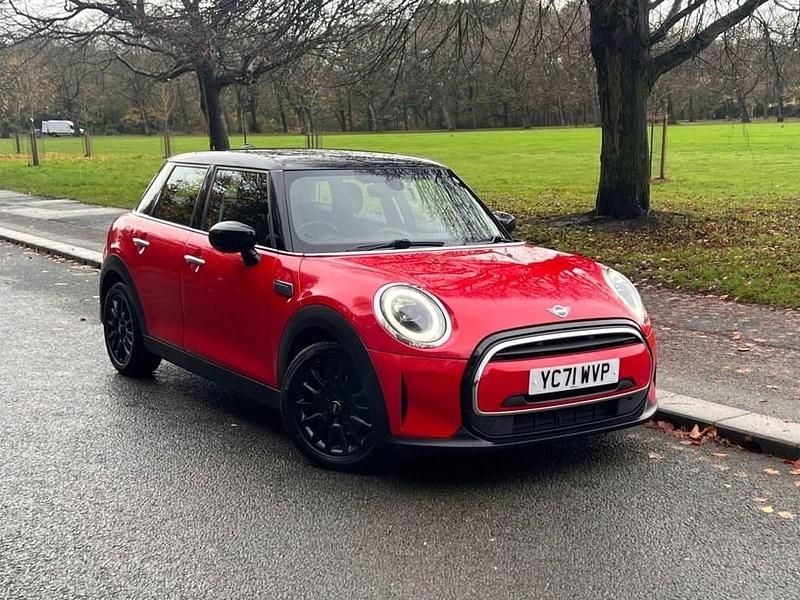 Used Mini Cooper Classic 136 HP (100 kW) 2021 Red Hatchback