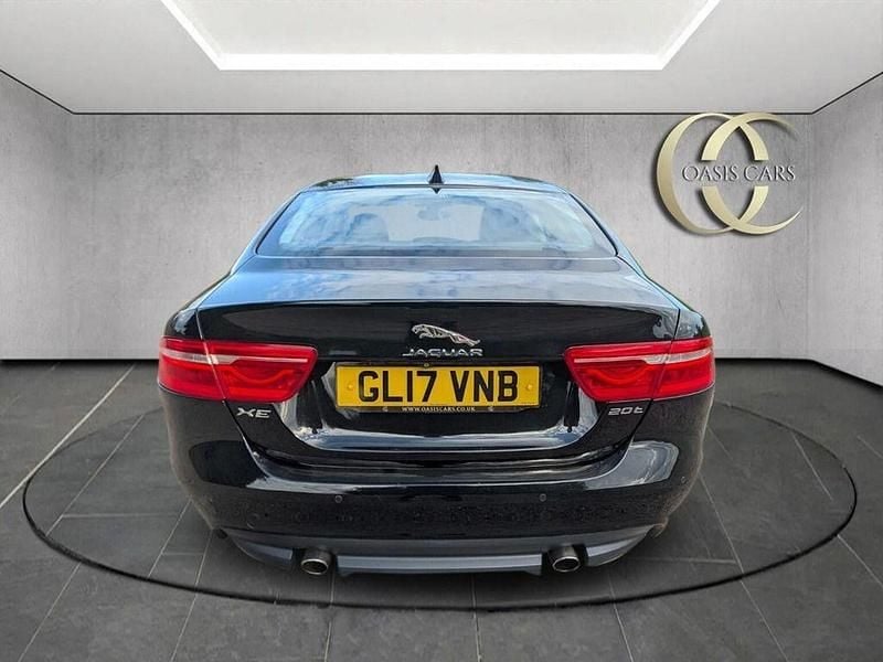 Begagnad Jaguar XE Prestige 200 HK (147 kW) 2017 Svart Sedan