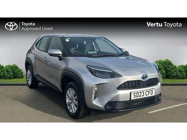 Silver Used 2023 Toyota Yaris Hybrid SUV | £19,307 (Good price) - Image 1/4