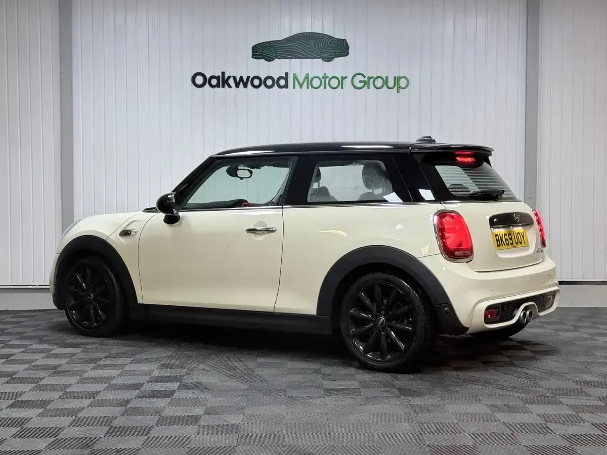 Used Mini Cooper S Classic 189 HP (139 kW) 2019 White Hatchback
