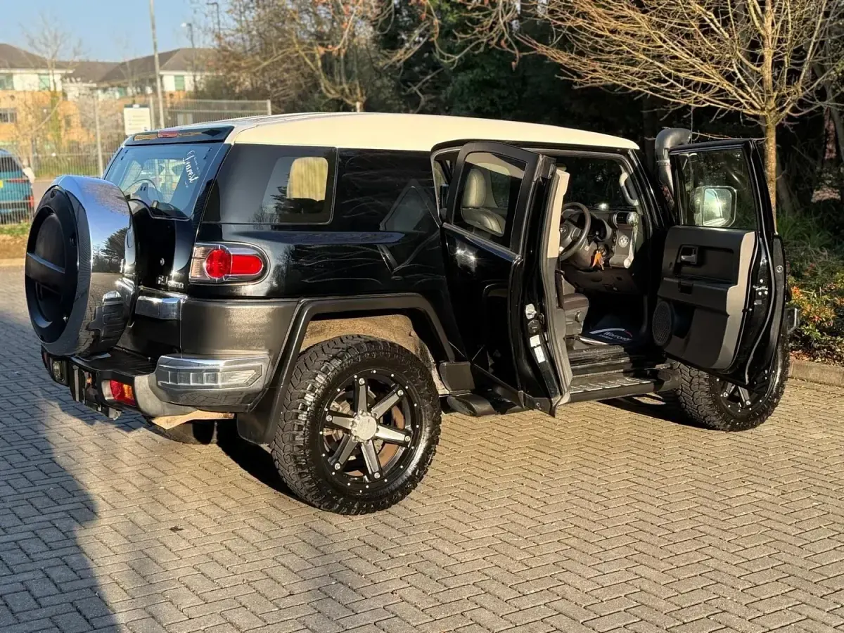 Usado Toyota FJ 2026 Negro