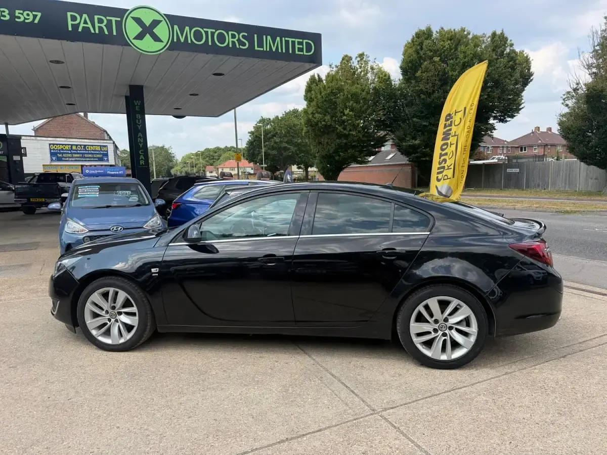 Used Vauxhall Insignia SRi 170 HP (125 kW) 2017 Black Hatchback