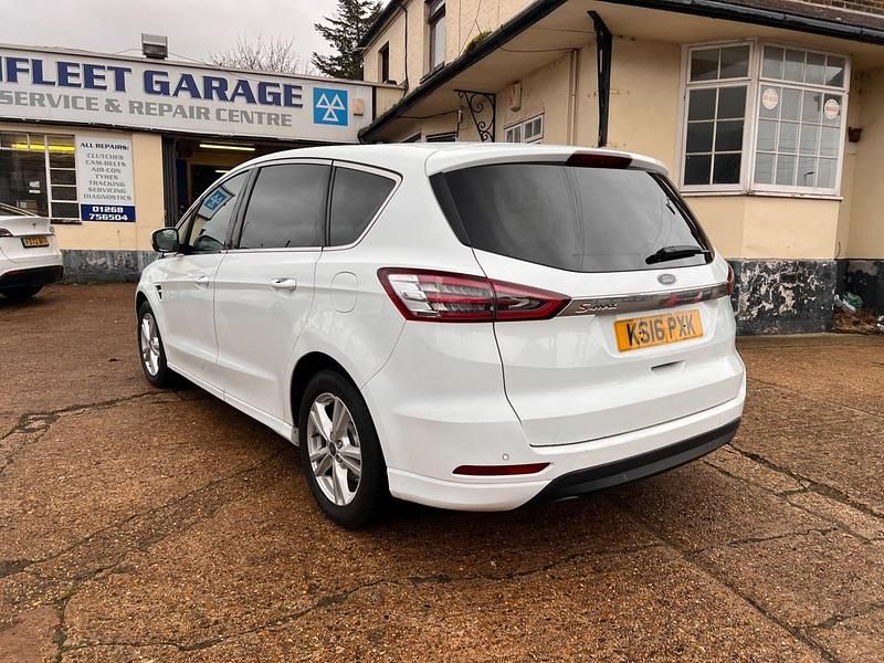 Used Ford S-MAX Titanium 150 HP (110 kW) 2016 White MPV