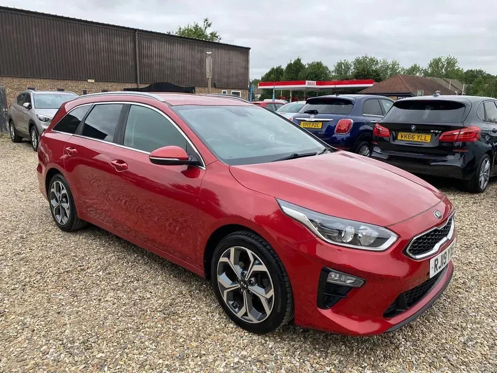 Used Kia Ceed Sportswagon 114 HP (83 kW) 2019 Red Estate
