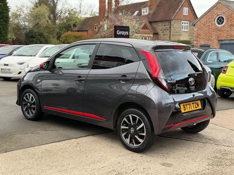 Begagnad Toyota Aygo Trend 71 HK (52 kW) 2021 Grå Halvkombi