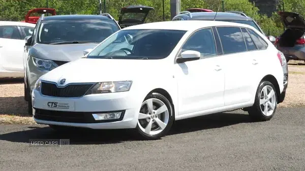 Used Skoda Rapid SE 2015 White Hatchback