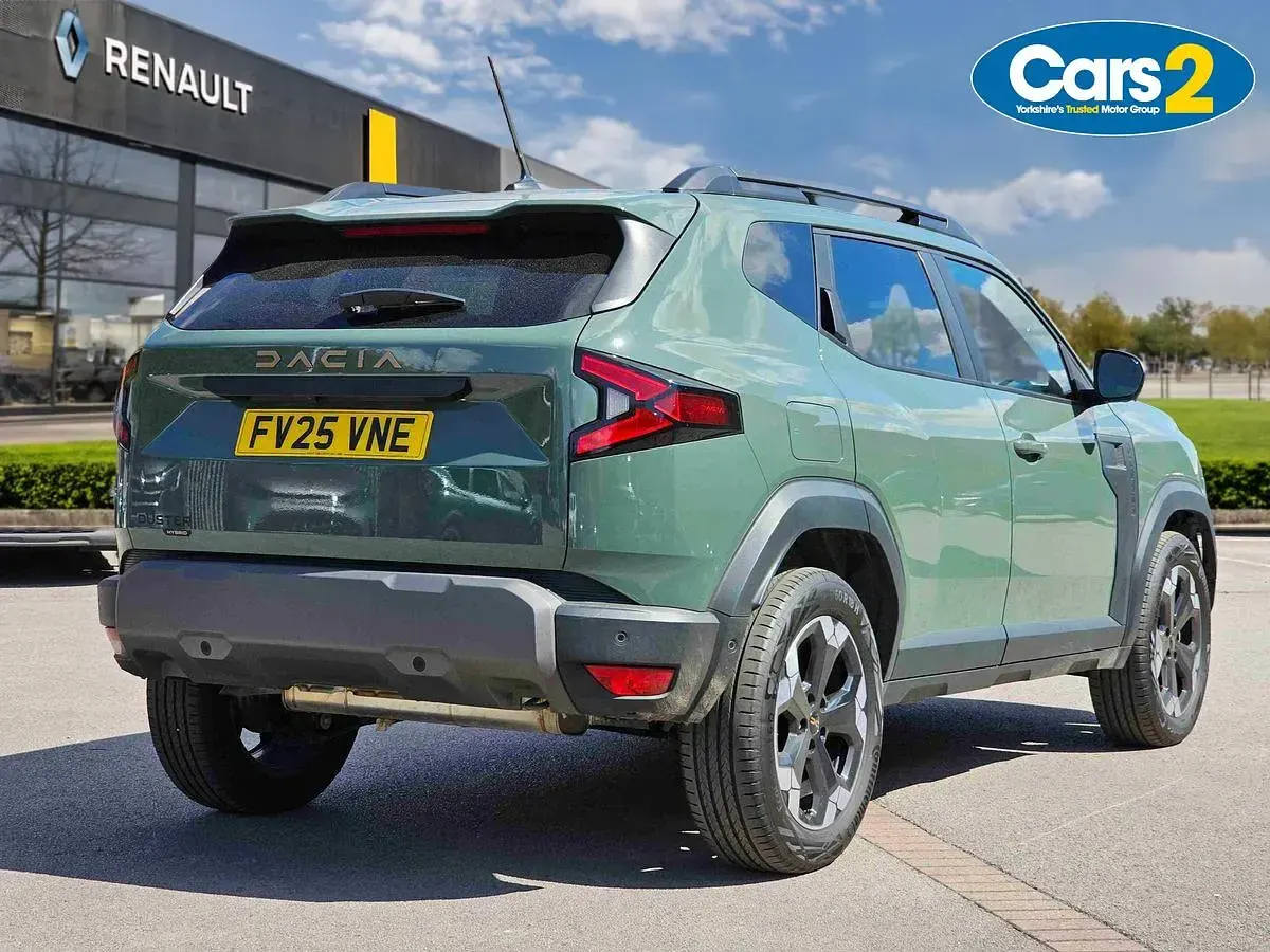 Used Dacia Duster Extreme 143 HP (105 kW) 2025 Green Hatchback