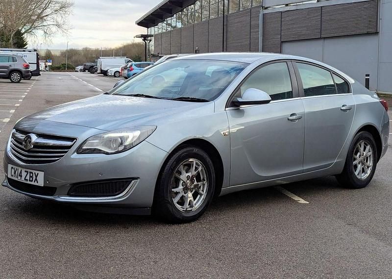Second-hand Vauxhall Insignia Design Edition 2014 Argintiu Hatchback