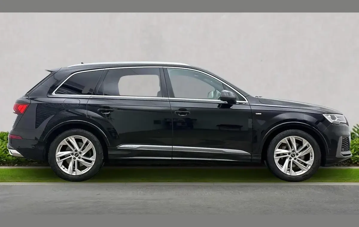 Used Audi Q7 S-Line 340 HP (250 kW) 2022 Black SUV