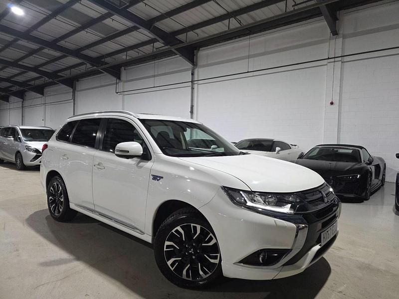 Used Mitsubishi Outlander P-HEV 2017 White Estate