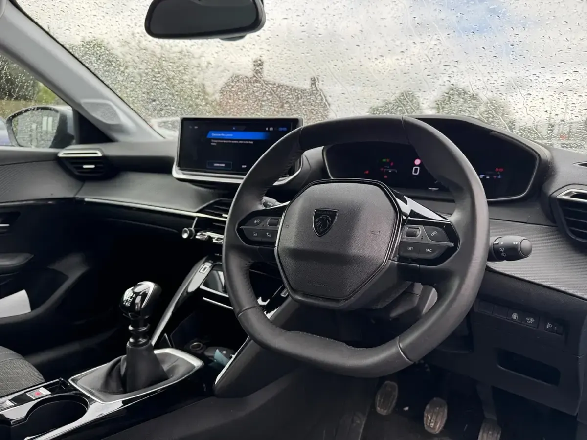 Used Peugeot 208 Allure 101 HP (74 kW) 2025 Blue Hatchback