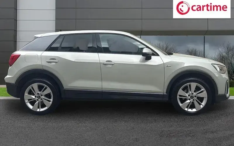 Used Audi Q2 S-Line 110 HP (80 kW) 2023 Silver SUV