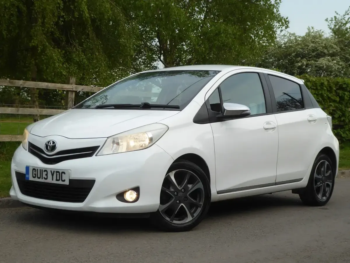 Used Toyota Yaris Trend 99 HP (72 kW) 2013 White Hatchback