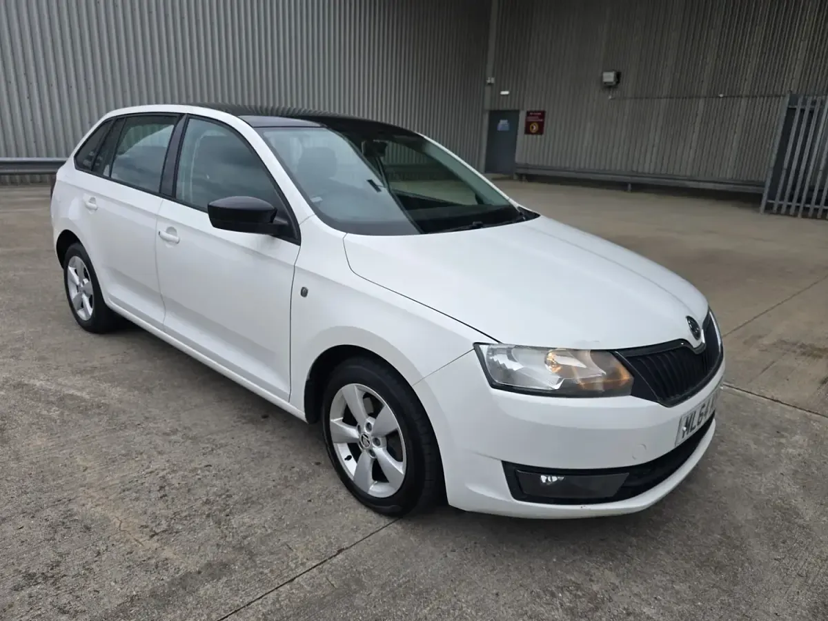 Used Skoda Rapid SE 2014 White Hatchback