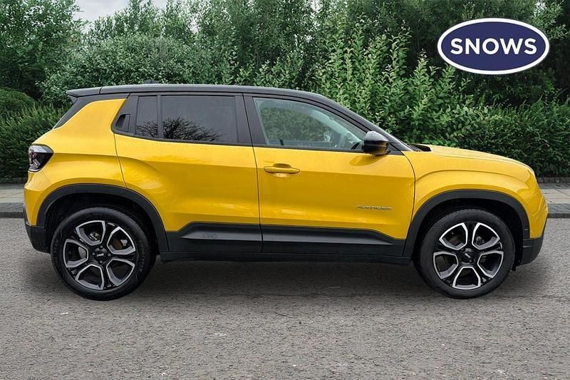 Used Jeep Avenger Summit 100 HP (73 kW) 2025 Yellow SUV