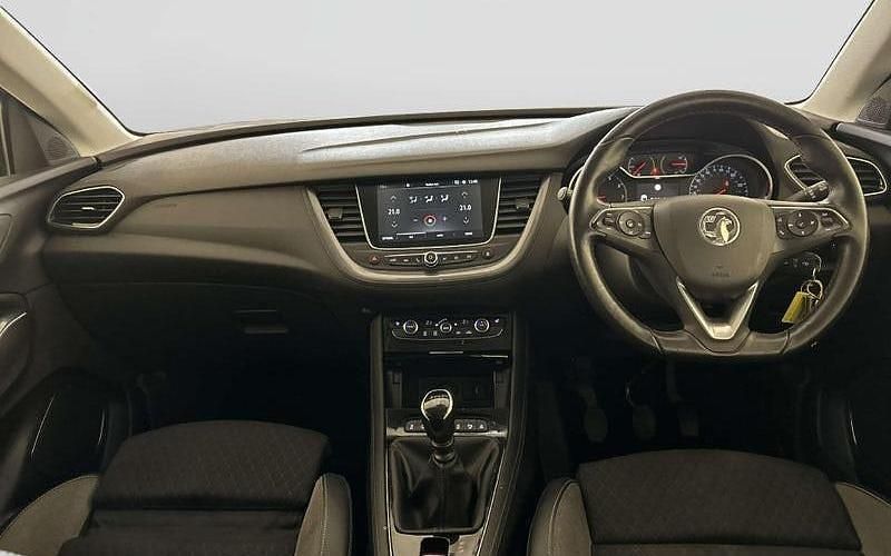 Used Vauxhall Grandland X SRi 131 HP (96 kW) 2020 White SUV