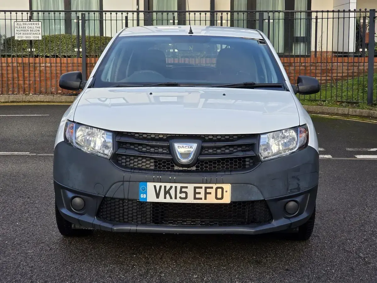 Used Dacia Sandero Acces 75 HP (55 kW) 2015 White Hatchback