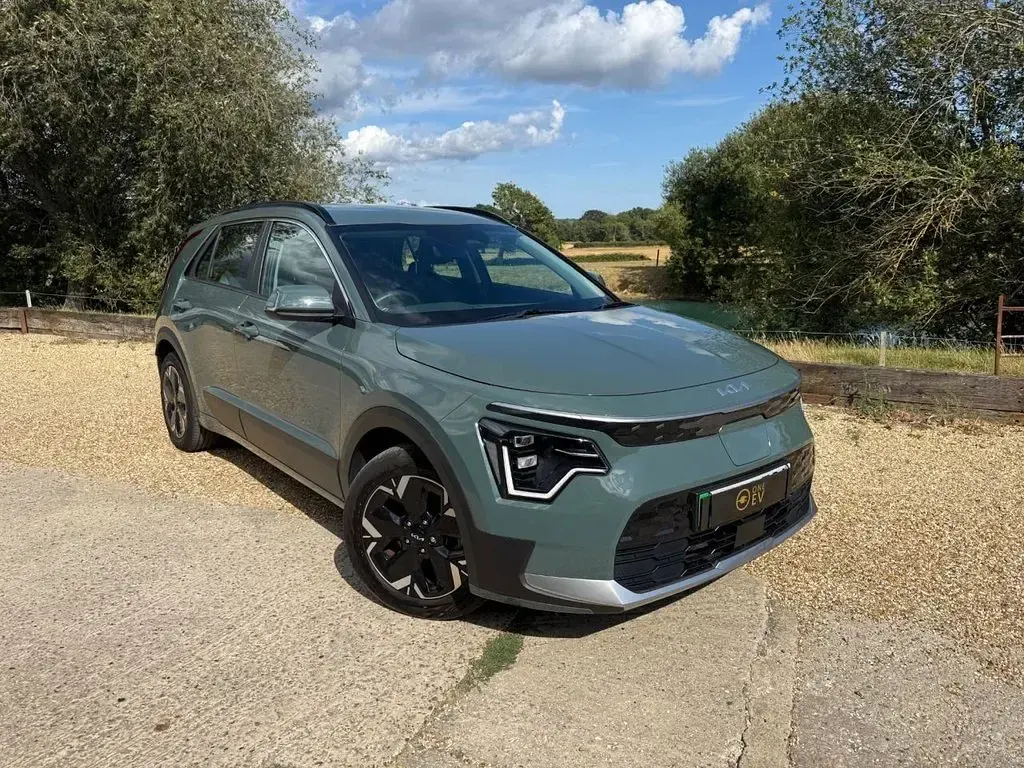 Used Kia Niro 147 kW (201 HP) 2023 Green SUV