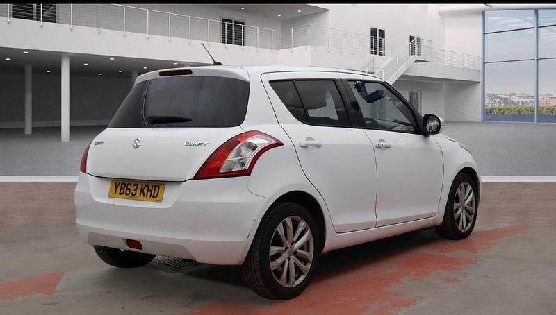 Used Suzuki Swift SZ4 94 HP (69 kW) 2013 White Hatchback