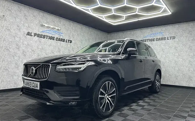 Used Volvo XC90 Momentum 235 HP (172 kW) 2021 SUV