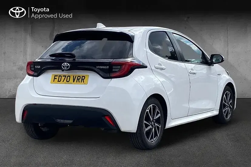 Used Toyota Yaris Design 114 HP (83 kW) 2020 Pure white Hatchback