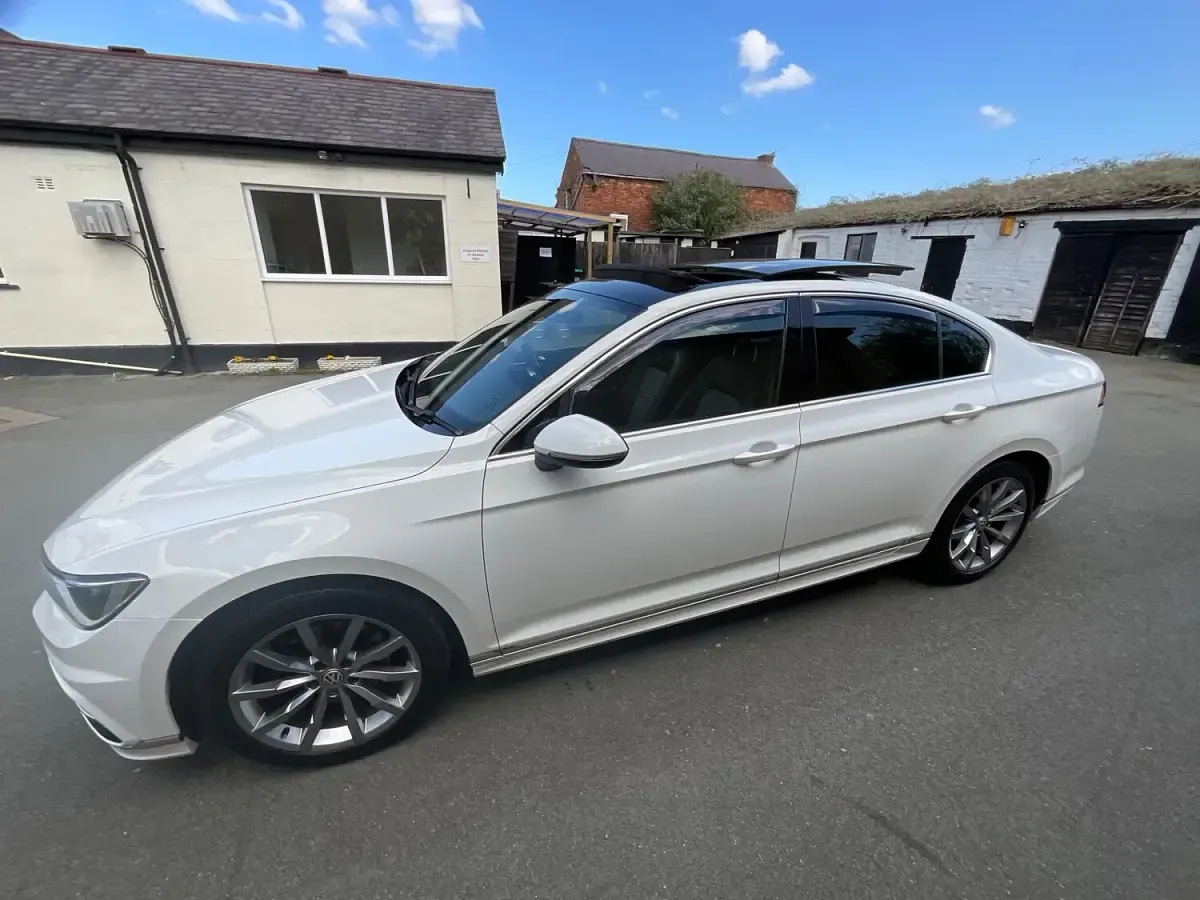 Used VW Passat R-line 150 HP (110 kW) 2017 White Sedan