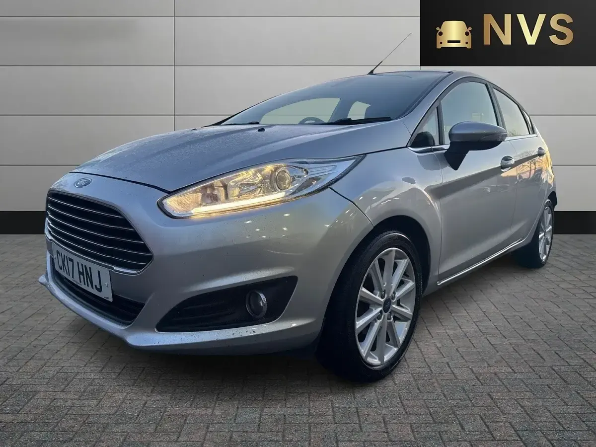 Used Ford Fiesta Titanium 101 HP (74 kW) 2017 Silver Hatchback