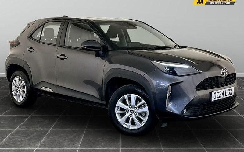 Used 2025 Toyota Yaris Hybrid Estate | £19,195 (Super price) - Image 1/2