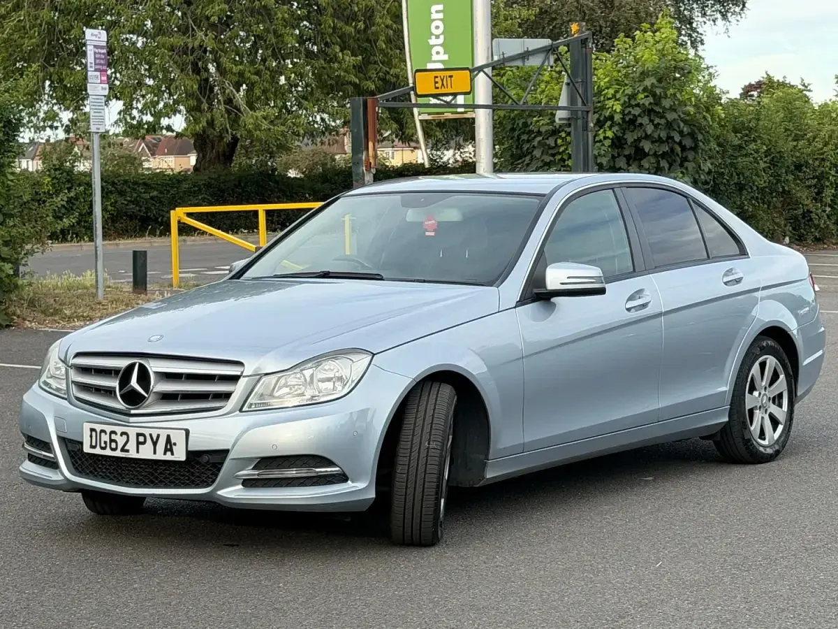 Used Mercedes C180 Executive 156 HP (114 kW) 2012 Silver Sedan
