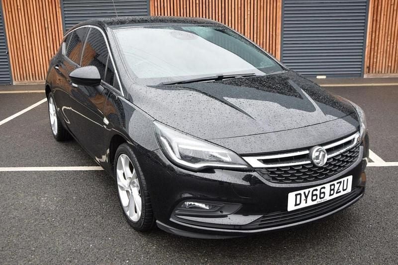 Used Vauxhall Astra SRi 150 HP (110 kW) 2016 Black Hatchback