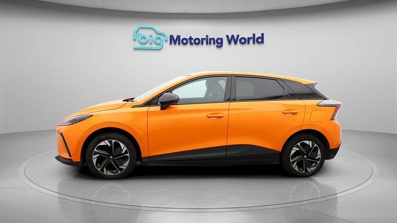 Used MG MG4 EV Trophy 319 kW (435 HP) 2023 Orange Hatchback