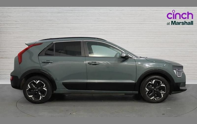 Begagnad Kia e-Niro 150 kW (204 HK) 2024 Grön SUV