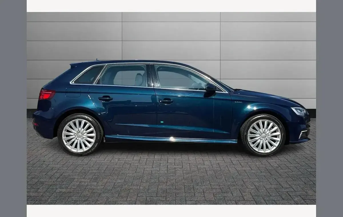 Used Audi A3 e-tron Advanced 147 HP (108 kW) 2017 Blue Hatchback
