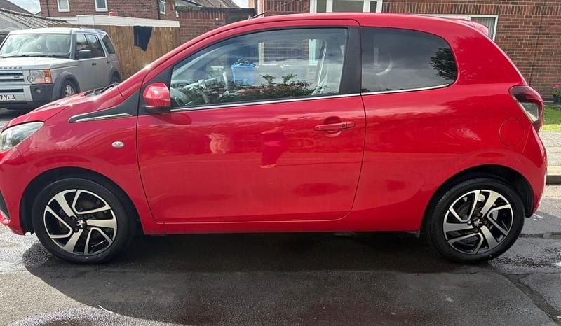 Used Peugeot 108 Allure 82 HP (60 kW) 2017 Red Hatchback