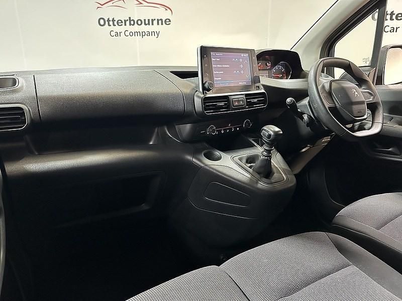 Used Peugeot Partner 2020 White MPV