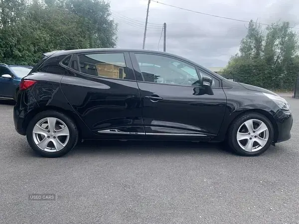 Used Renault Clio Dynamique 75 HP (55 kW) 2016 Black Hatchback
