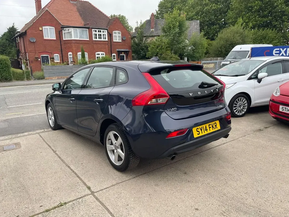 Used Volvo V40 2014 Blue Hatchback