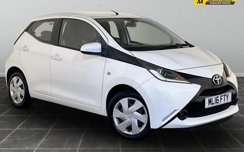 White Used 2016 Toyota Aygo X-play Hatchback | £8,495 (Fair price) - Image 1/2