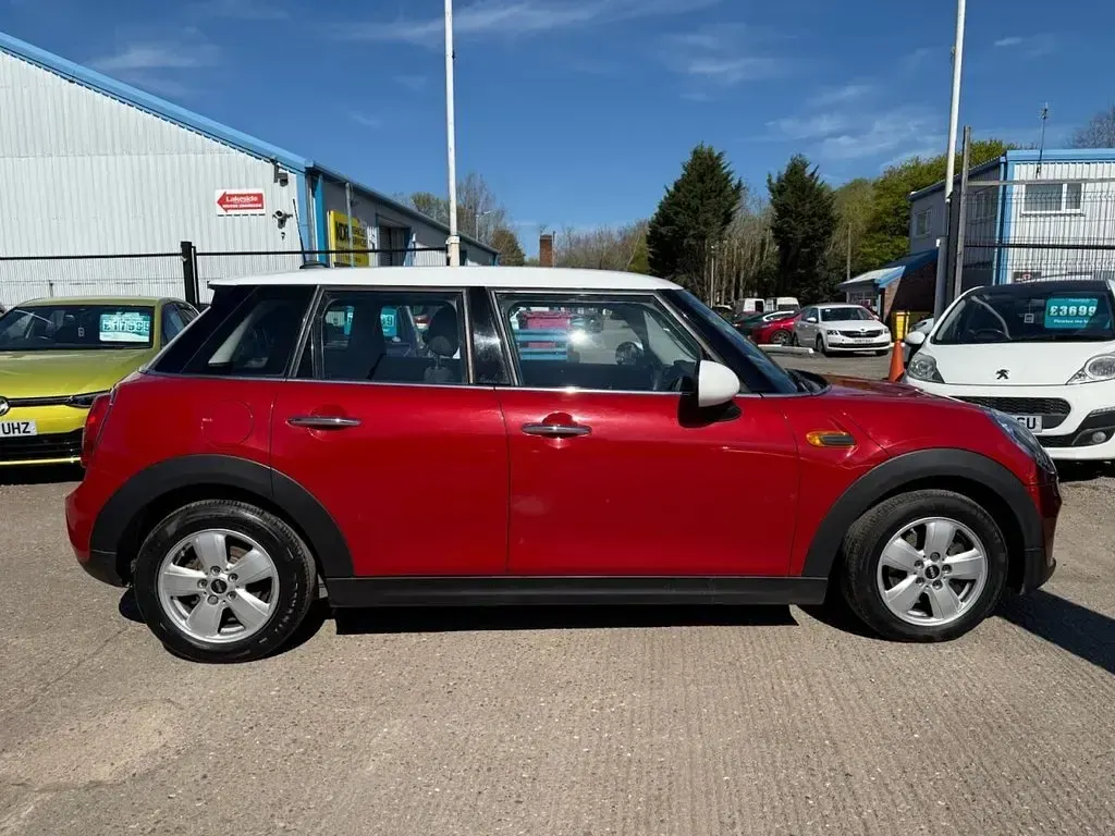 Used Mini Cooper D Hatch 116 HP (85 kW) 2015 Red Hatchback