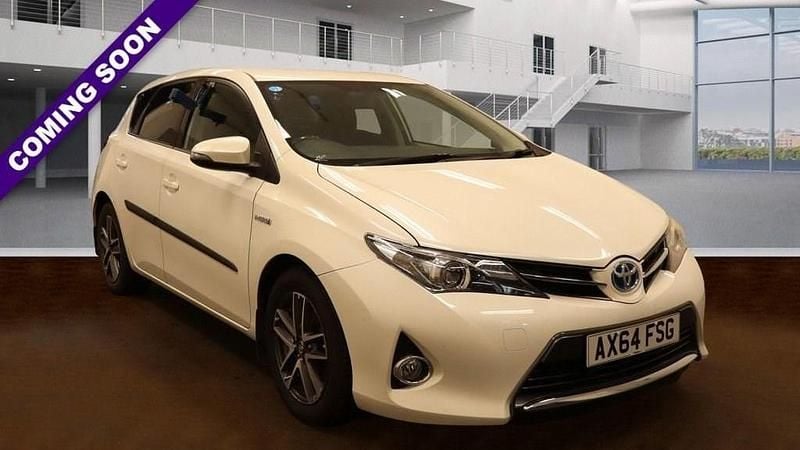 White Used 2014 Toyota Auris Hybrid Plus Hatchback | £7,795 (Fair price) - Image 1/4