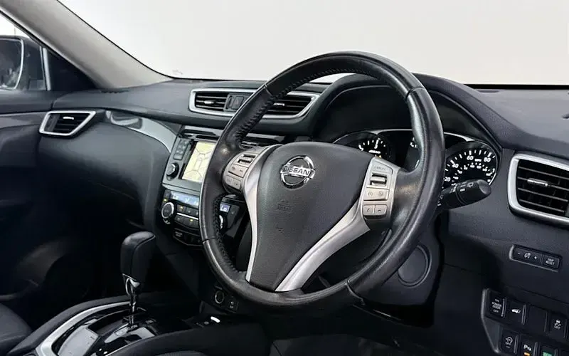 Used Nissan X-Trail Tekna 131 HP (96 kW) 2016 Silver SUV