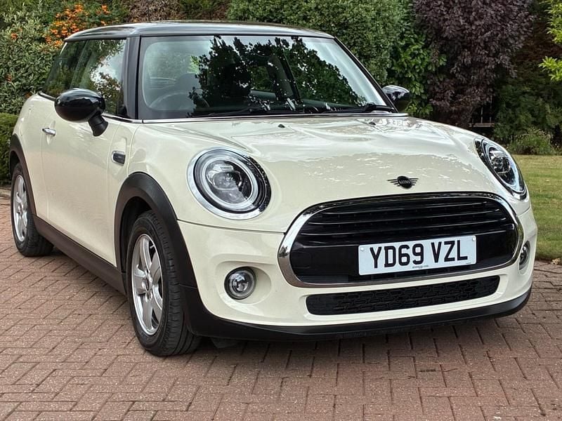 White Used 2019 Mini Cooper Classic Hatchback | £10,245 (Fair price) - Image 1/4
