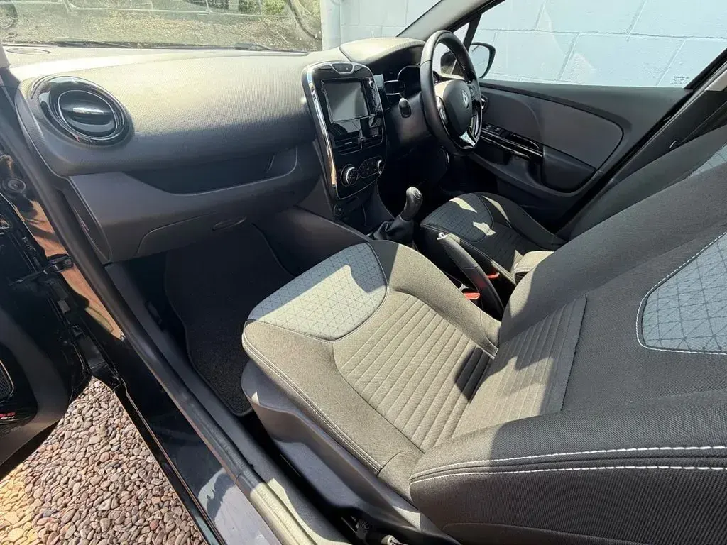 Used Renault Clio IV Dynamique 90 HP (66 kW) 2013 Black Hatchback