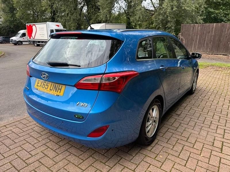 Used Hyundai i30 SE 110 HP (80 kW) 2015 Blue Estate