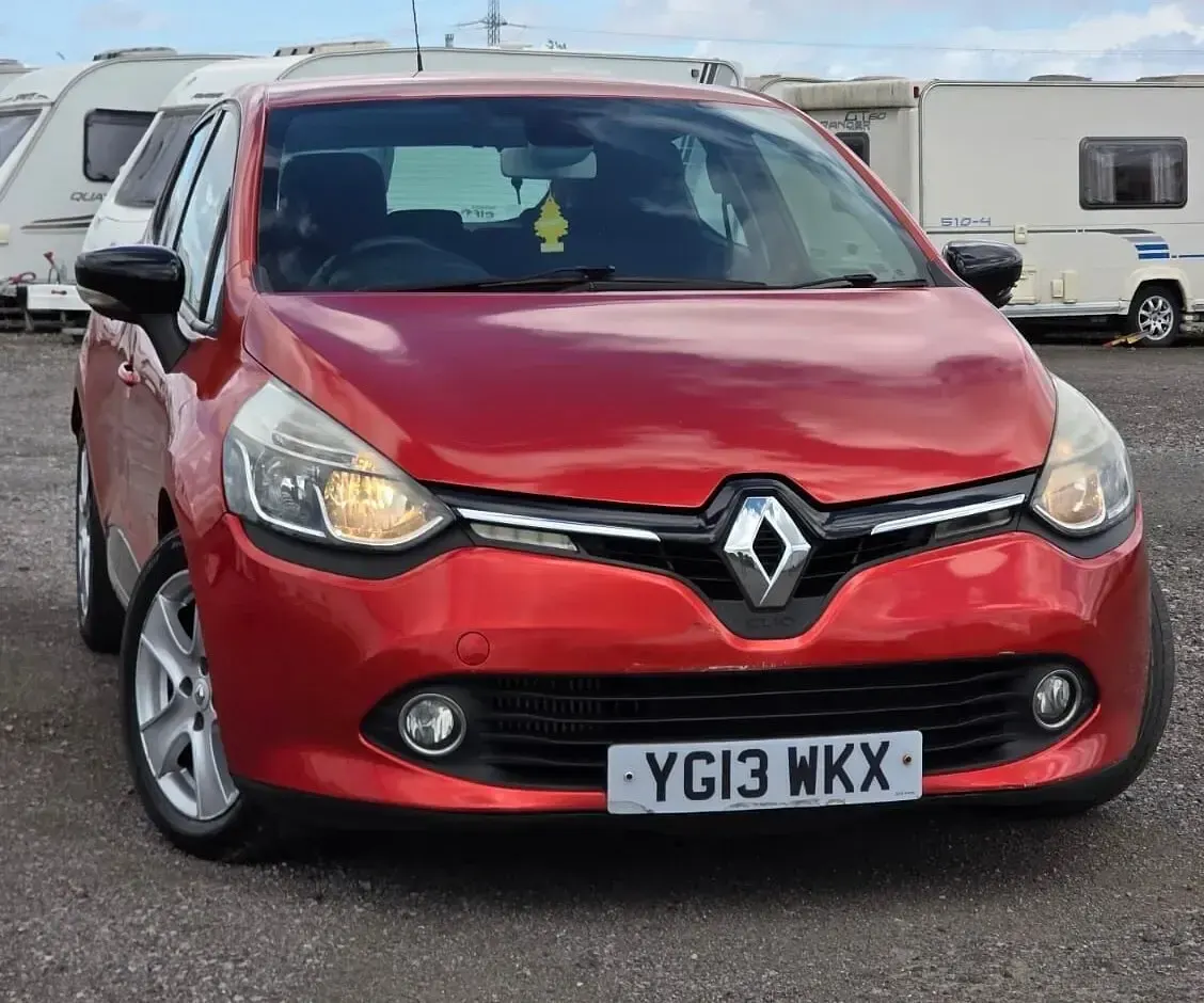 Used Renault Clio Dynamique 90 HP (66 kW) 2013 Red Hatchback